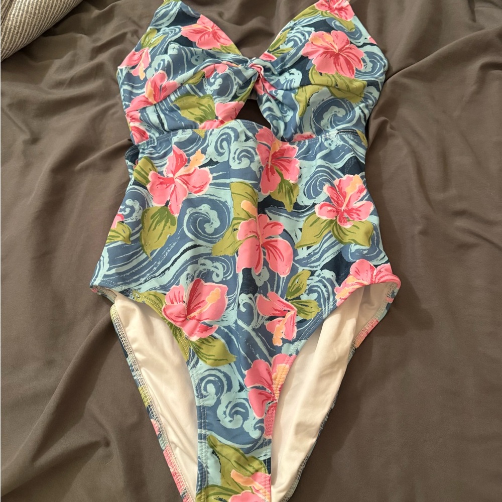 Women's Ruched Cutout One-Piece Swimsuit | Ohana
Small